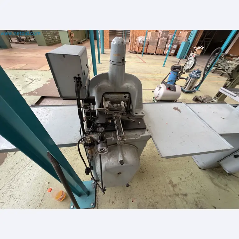 Closure of the Amiet Workshop: Swiss quality in bag lock manufacturing
-28