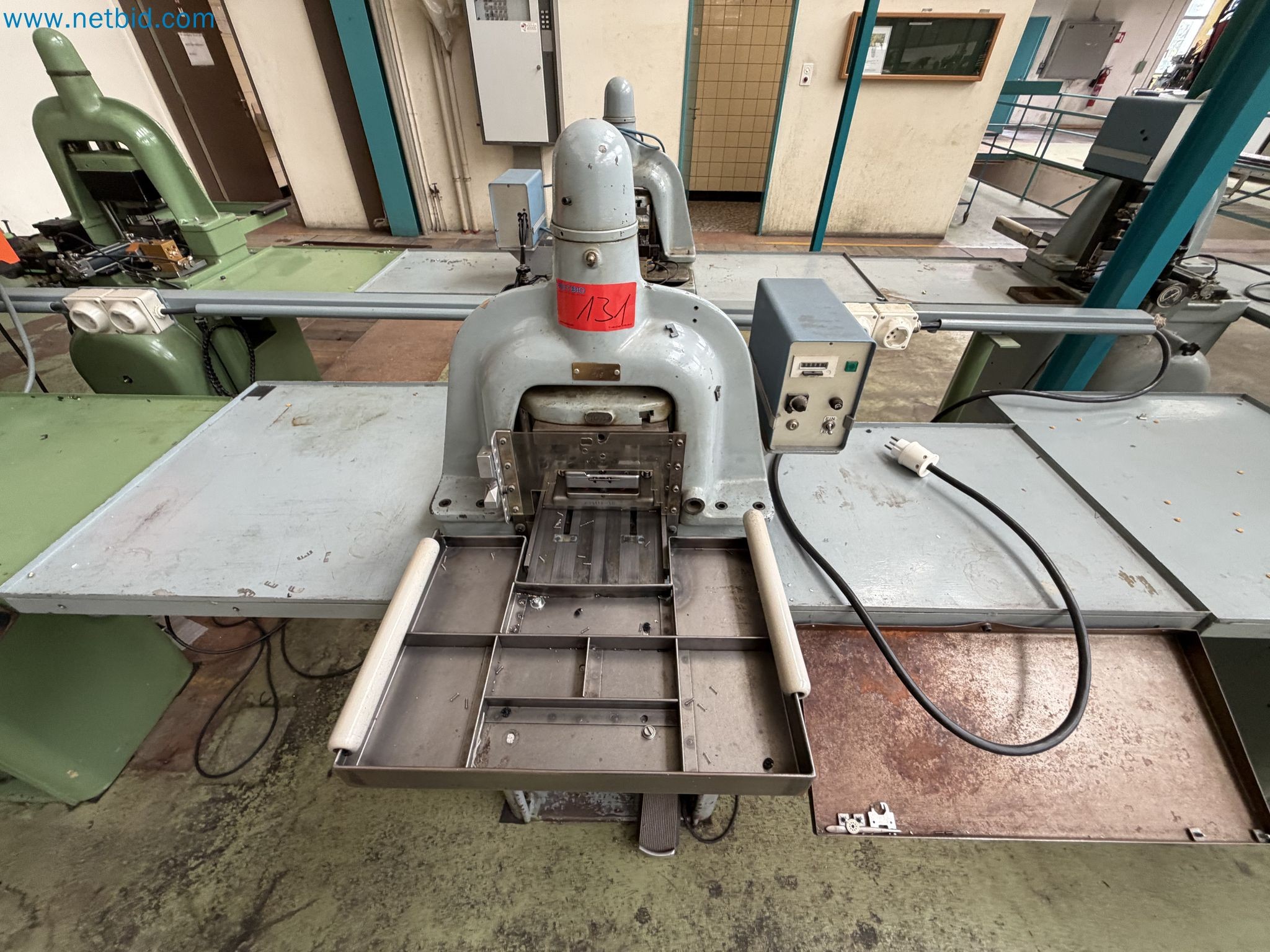Closure of the Amiet Workshop: Swiss quality in bag lock manufacturing
-2