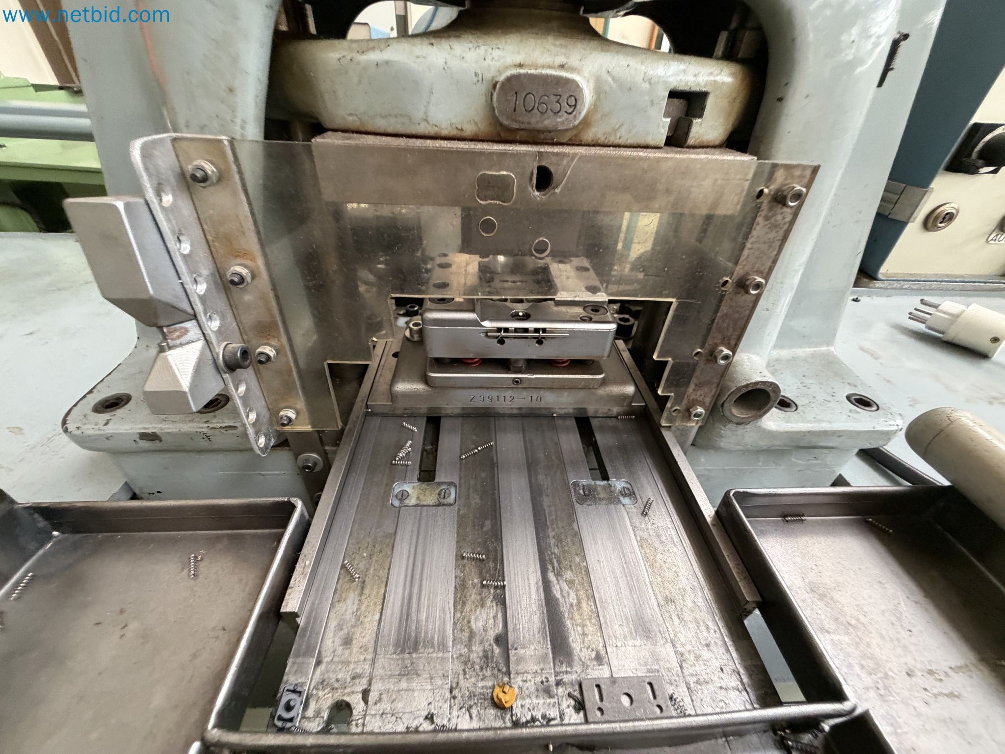 Closure of the Amiet Workshop: Swiss quality in bag lock manufacturing
-5