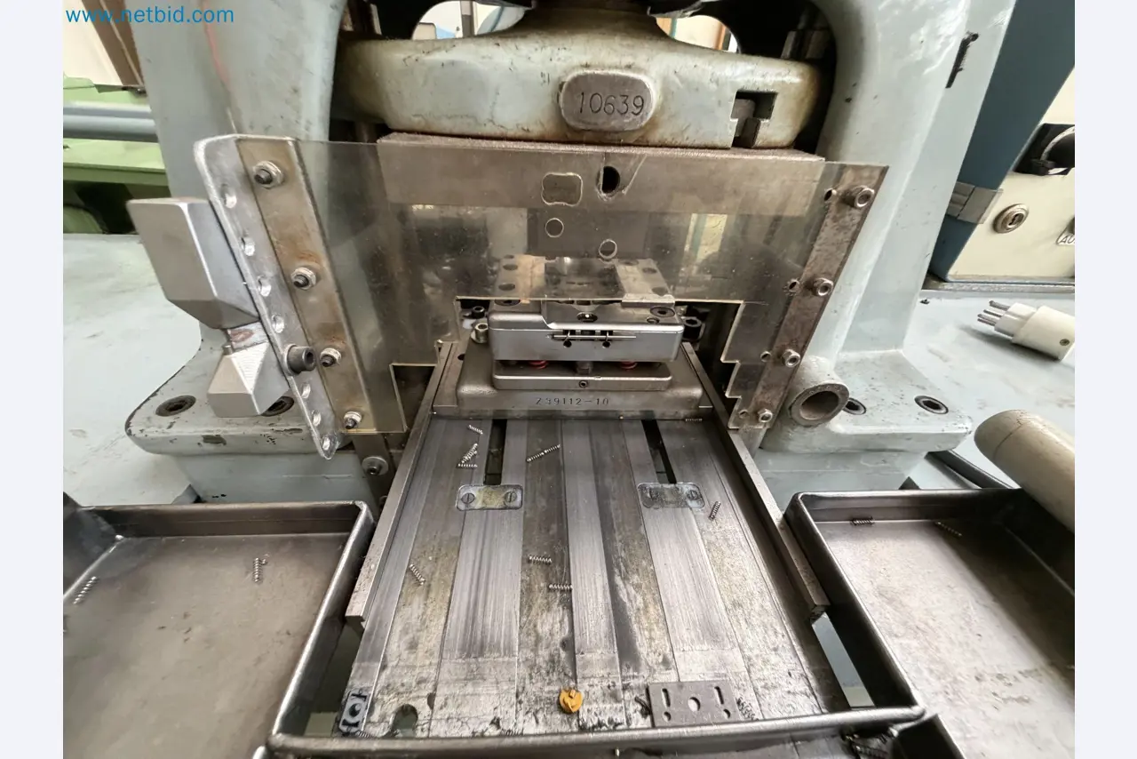 Closure of the Amiet Workshop: Swiss quality in bag lock manufacturing
-5
