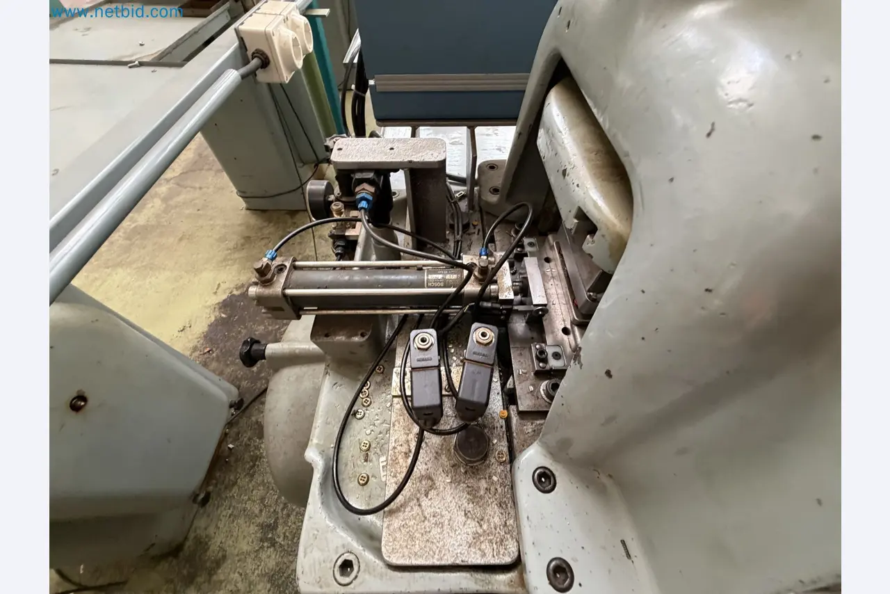 Closure of the Amiet Workshop: Swiss quality in bag lock manufacturing
-6