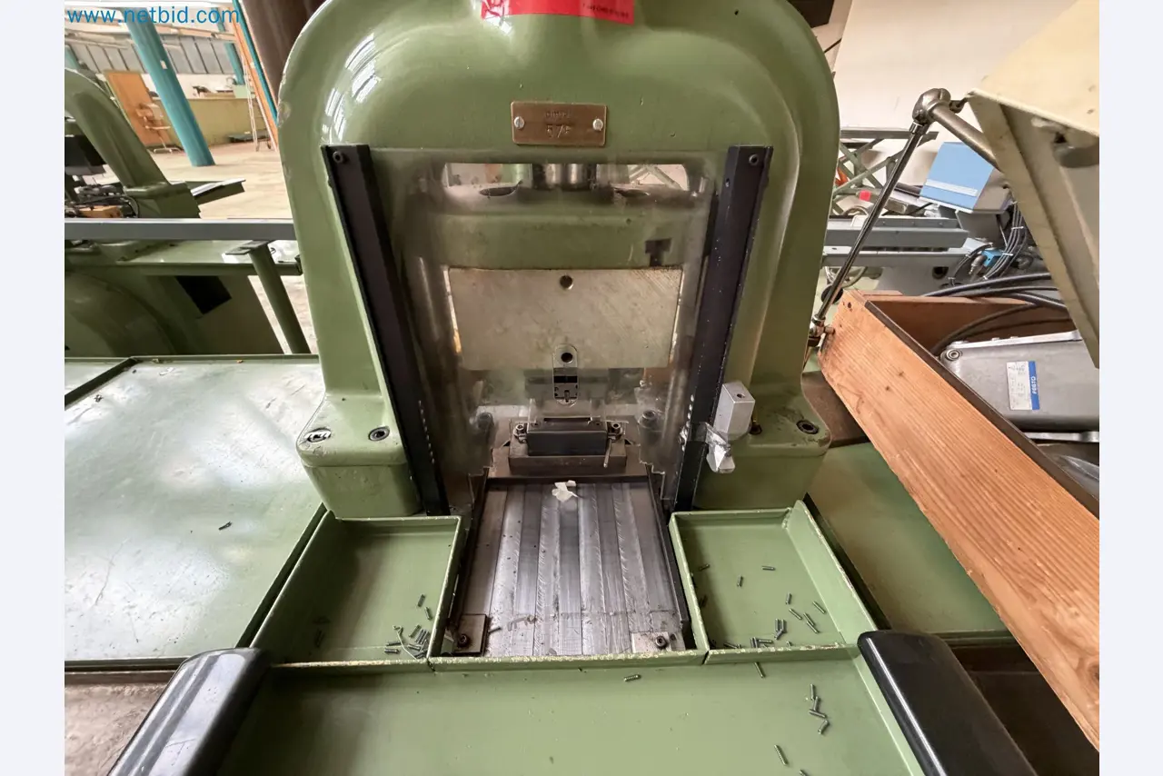 Closure of the Amiet Workshop: Swiss quality in bag lock manufacturing
-10