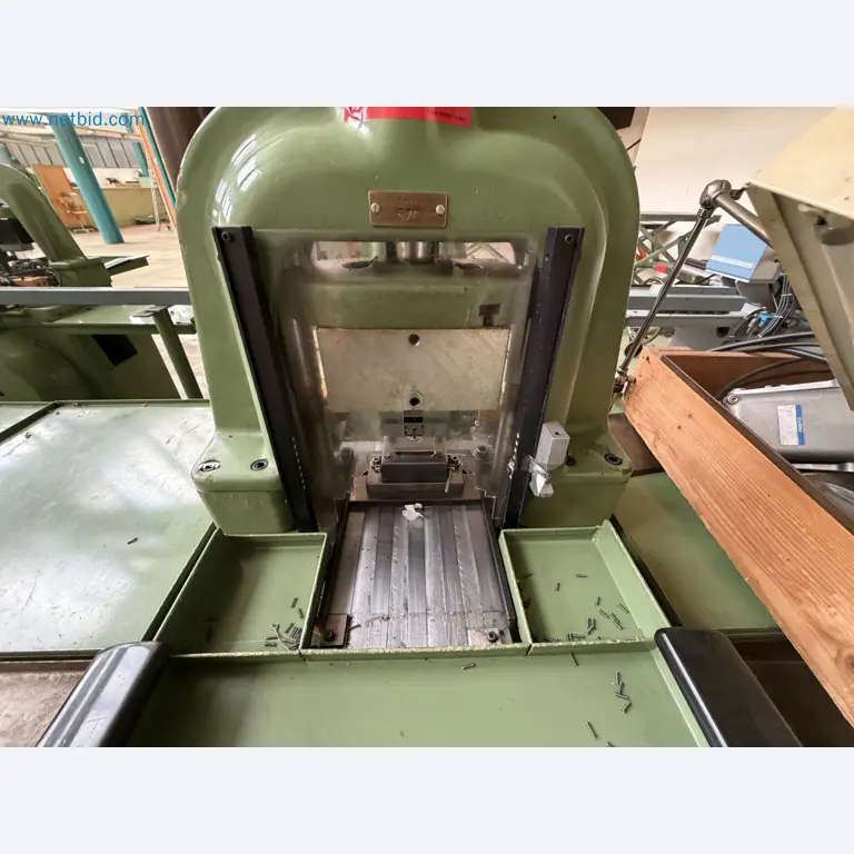 Closure of the Amiet Workshop: Swiss quality in bag lock manufacturing
-10