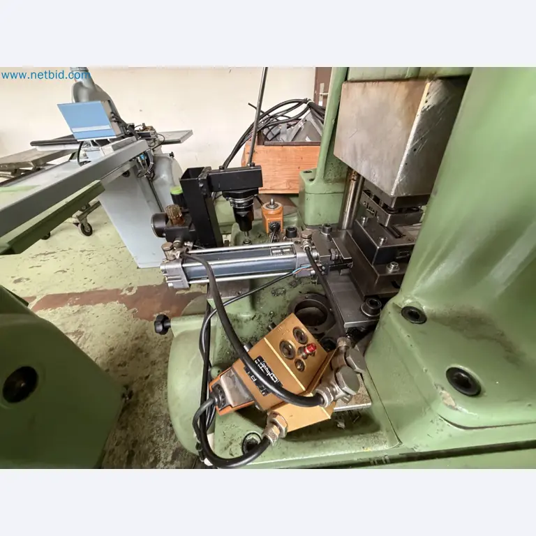 Closure of the Amiet Workshop: Swiss quality in bag lock manufacturing
-15