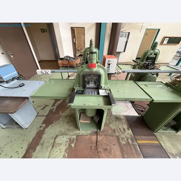 Closure of the Amiet Workshop: Swiss quality in bag lock manufacturing
-17