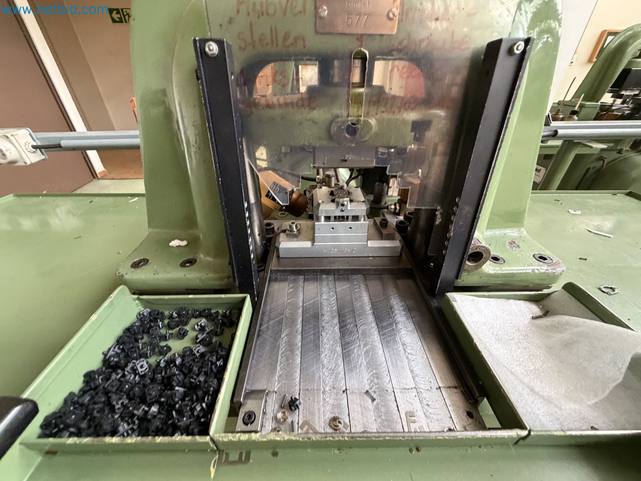Closure of the Amiet Workshop: Swiss quality in bag lock manufacturing
-18