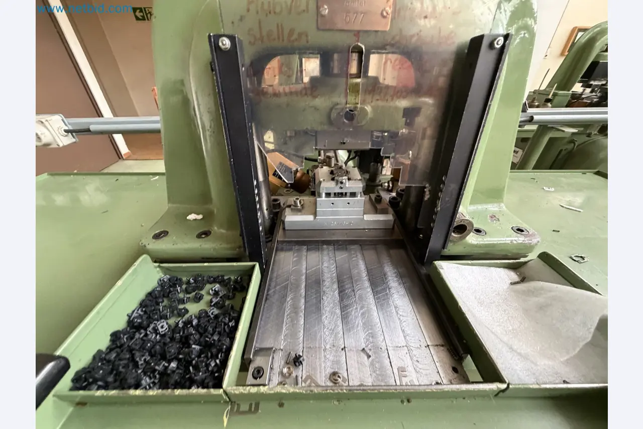Closure of the Amiet Workshop: Swiss quality in bag lock manufacturing
-18