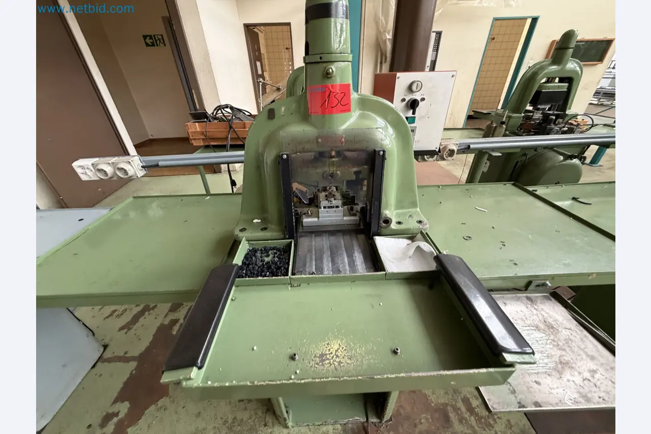 Closure of the Amiet Workshop: Swiss quality in bag lock manufacturing
-20