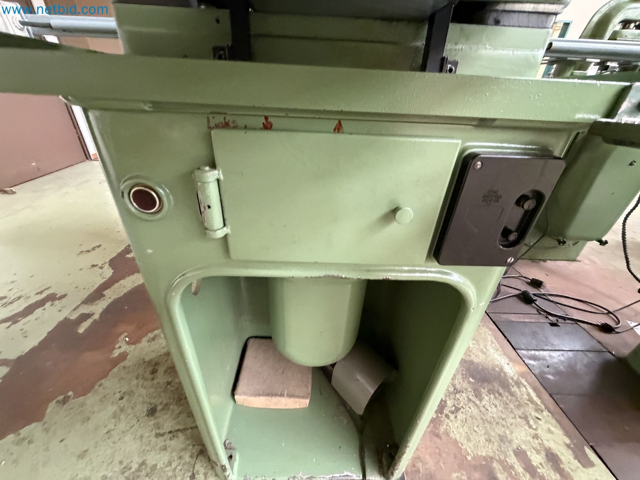 Closure of the Amiet Workshop: Swiss quality in bag lock manufacturing
-21