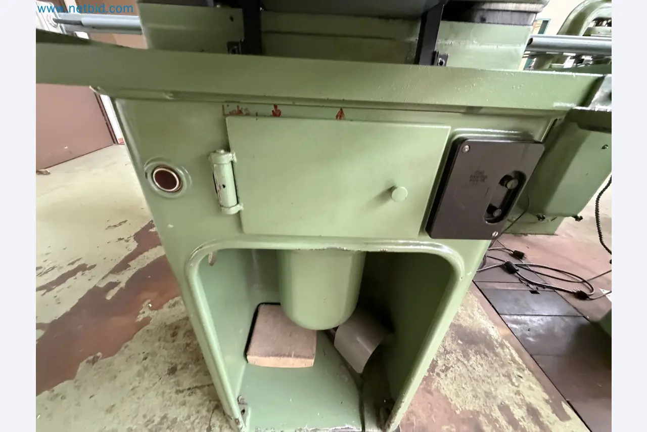 Closure of the Amiet Workshop: Swiss quality in bag lock manufacturing
-21