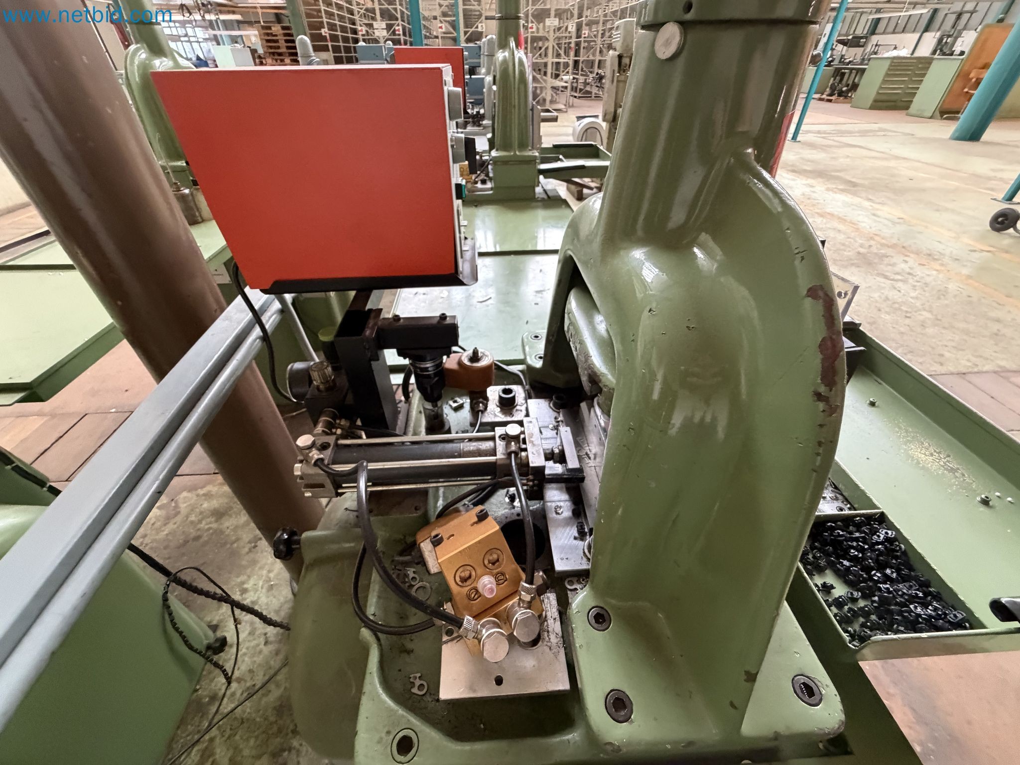 Closure of the Amiet Workshop: Swiss quality in bag lock manufacturing
-23