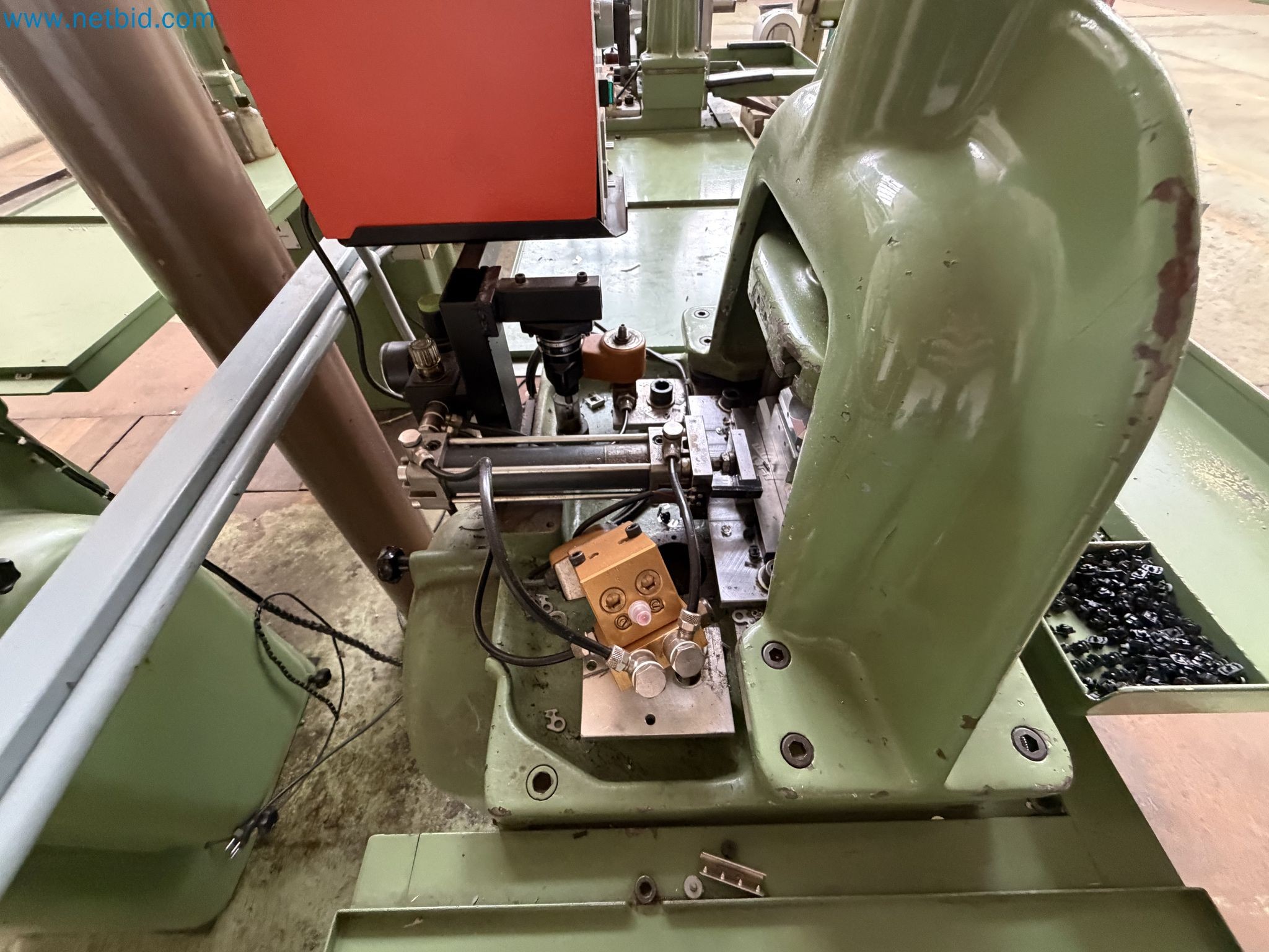 Closure of the Amiet Workshop: Swiss quality in bag lock manufacturing
-24