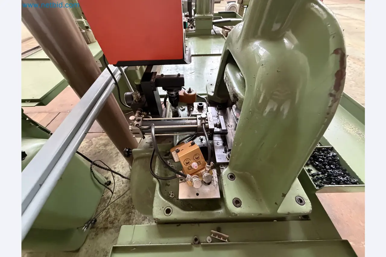 Closure of the Amiet Workshop: Swiss quality in bag lock manufacturing
-24