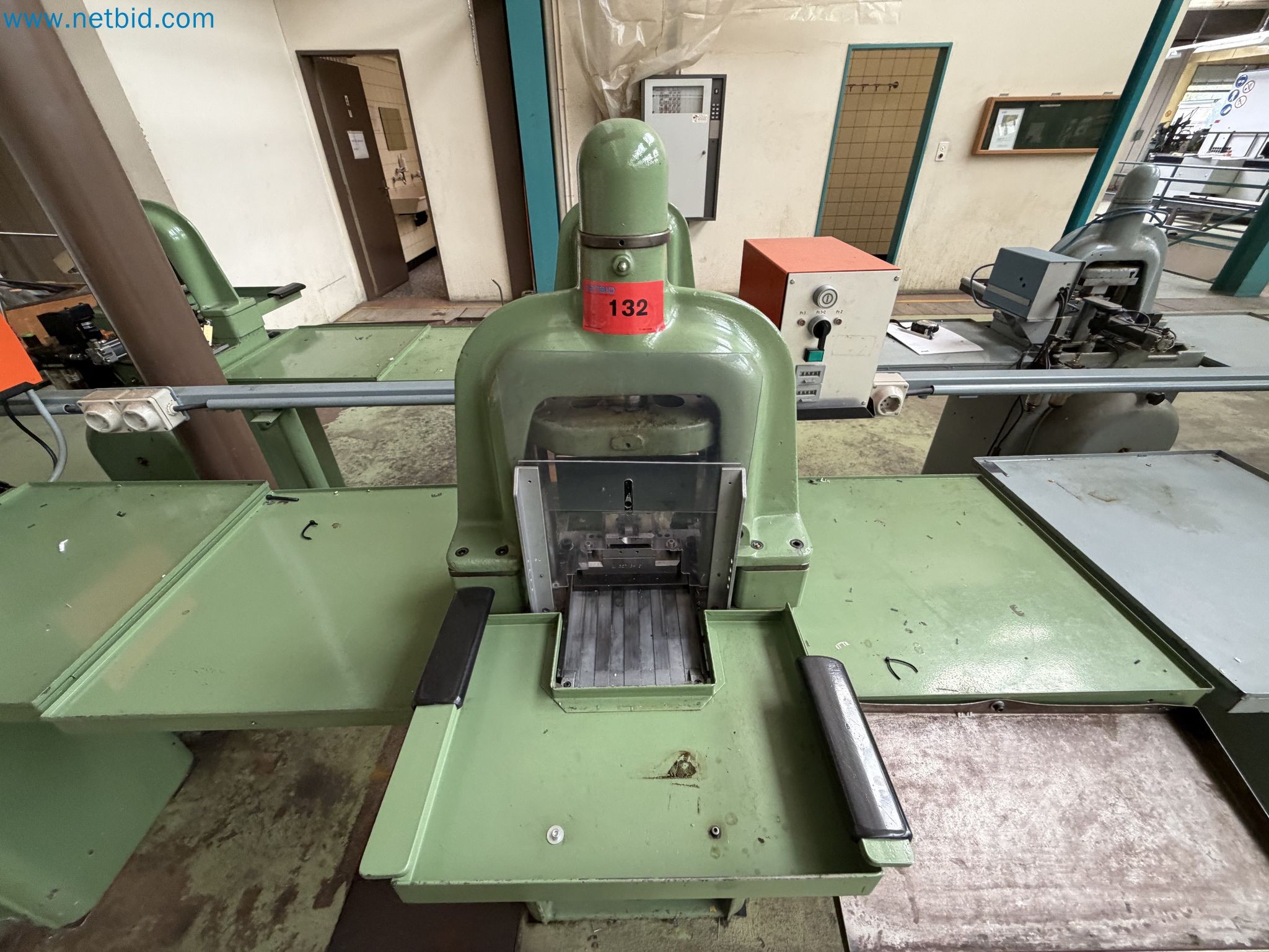 Closure of the Amiet Workshop: Swiss quality in bag lock manufacturing
-26
