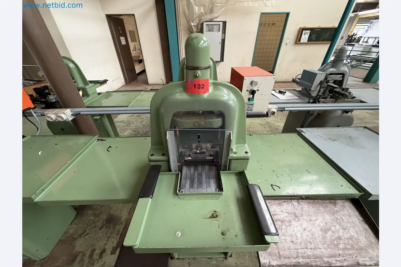 Closure of the Amiet Workshop: Swiss quality in bag lock manufacturing
-26