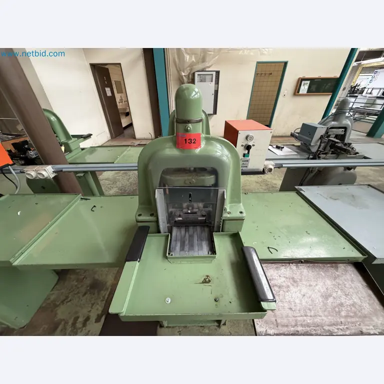 Closure of the Amiet Workshop: Swiss quality in bag lock manufacturing
-26