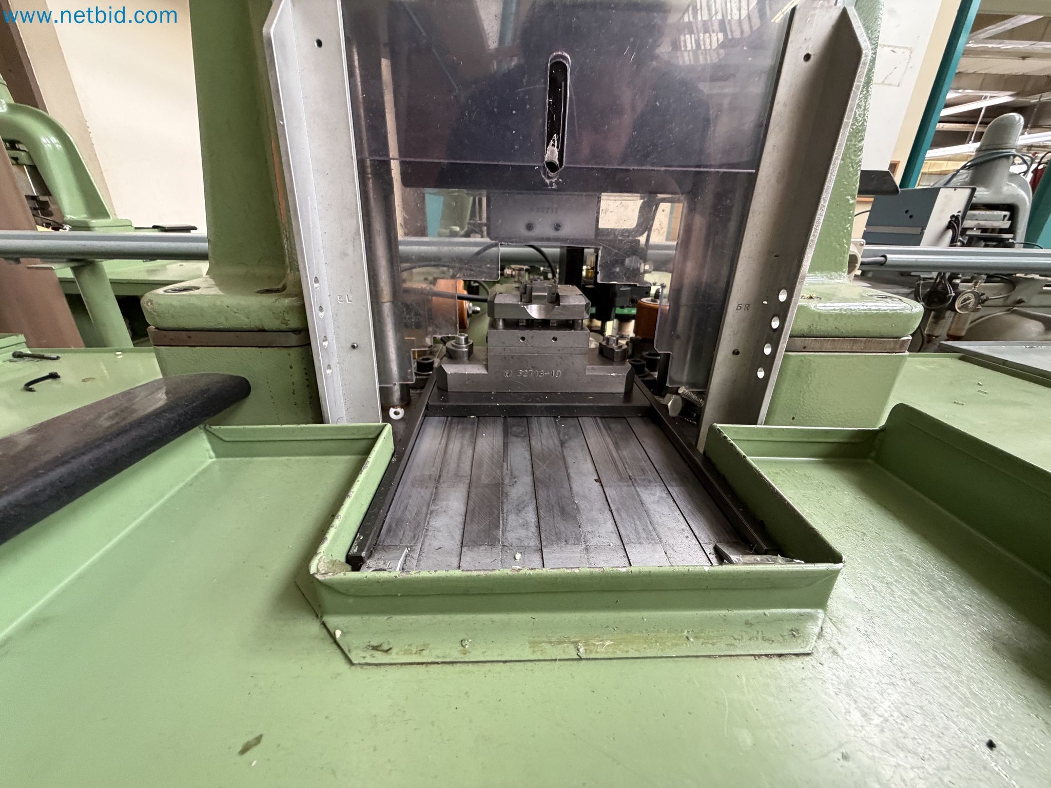 Closure of the Amiet Workshop: Swiss quality in bag lock manufacturing
-27