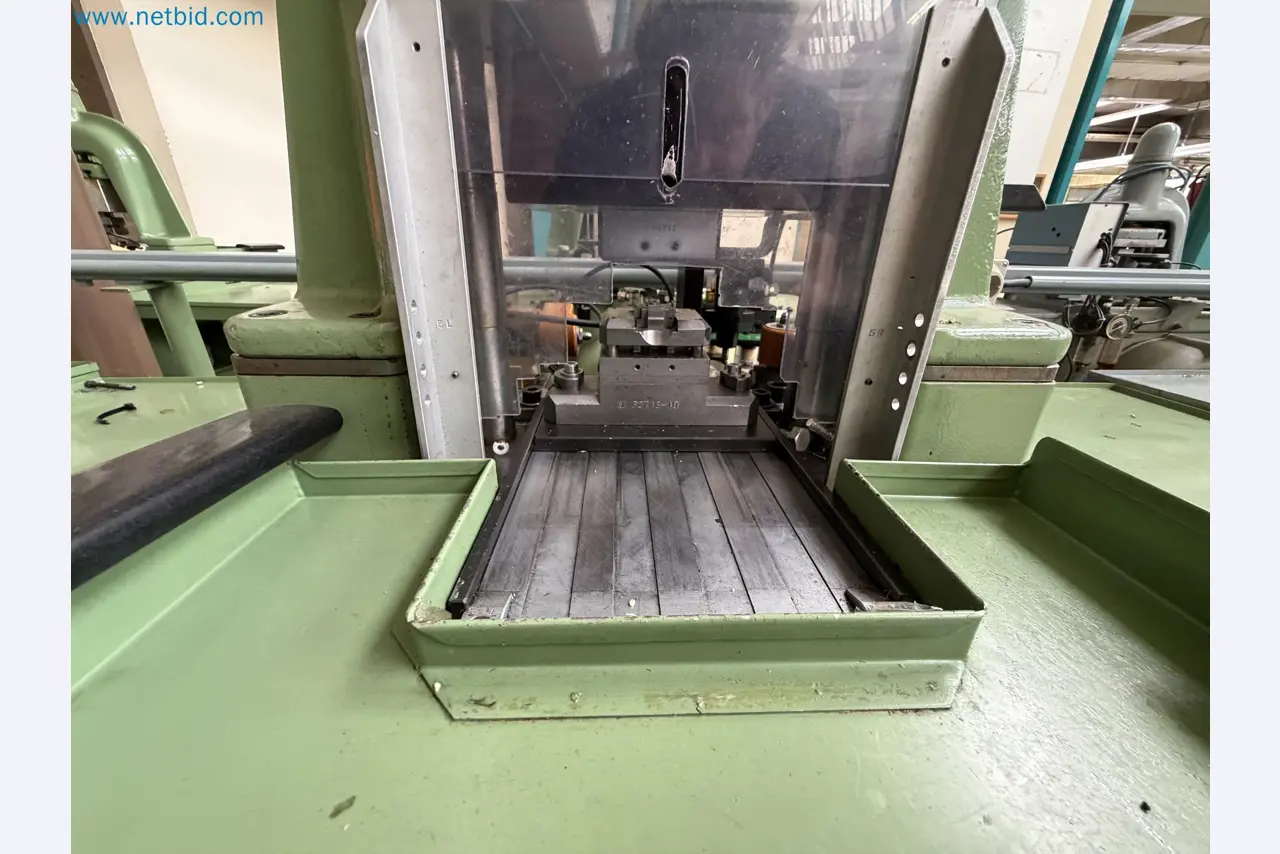 Closure of the Amiet Workshop: Swiss quality in bag lock manufacturing
-27