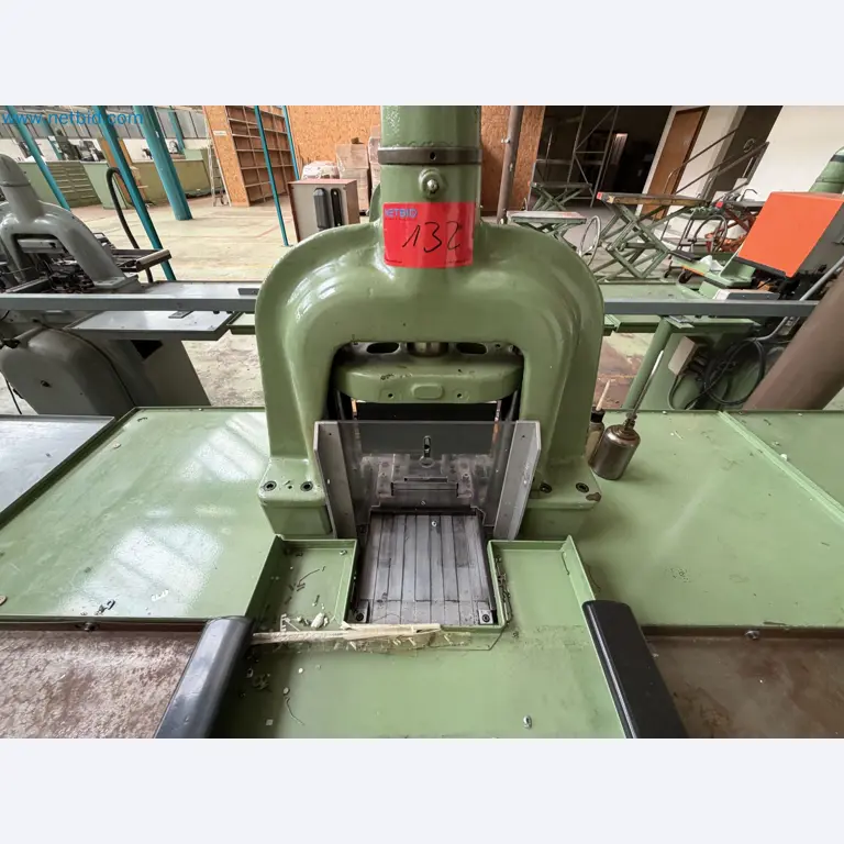 Closure of the Amiet Workshop: Swiss quality in bag lock manufacturing
-2