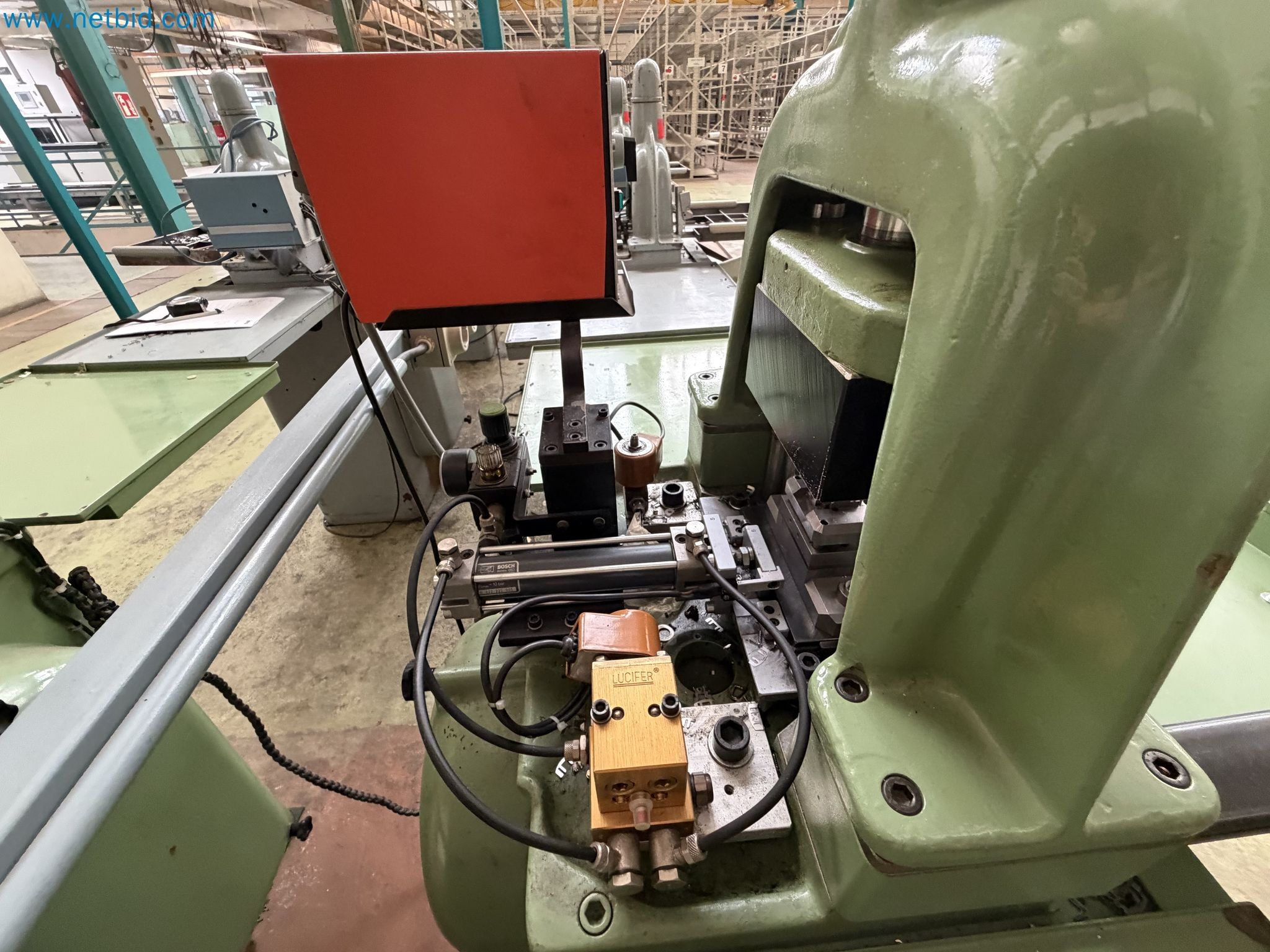 Closure of the Amiet Workshop: Swiss quality in bag lock manufacturing
-30