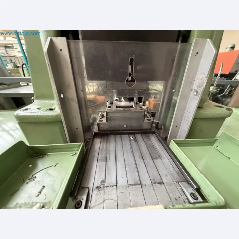 Closure of the Amiet Workshop: Swiss quality in bag lock manufacturing
-3