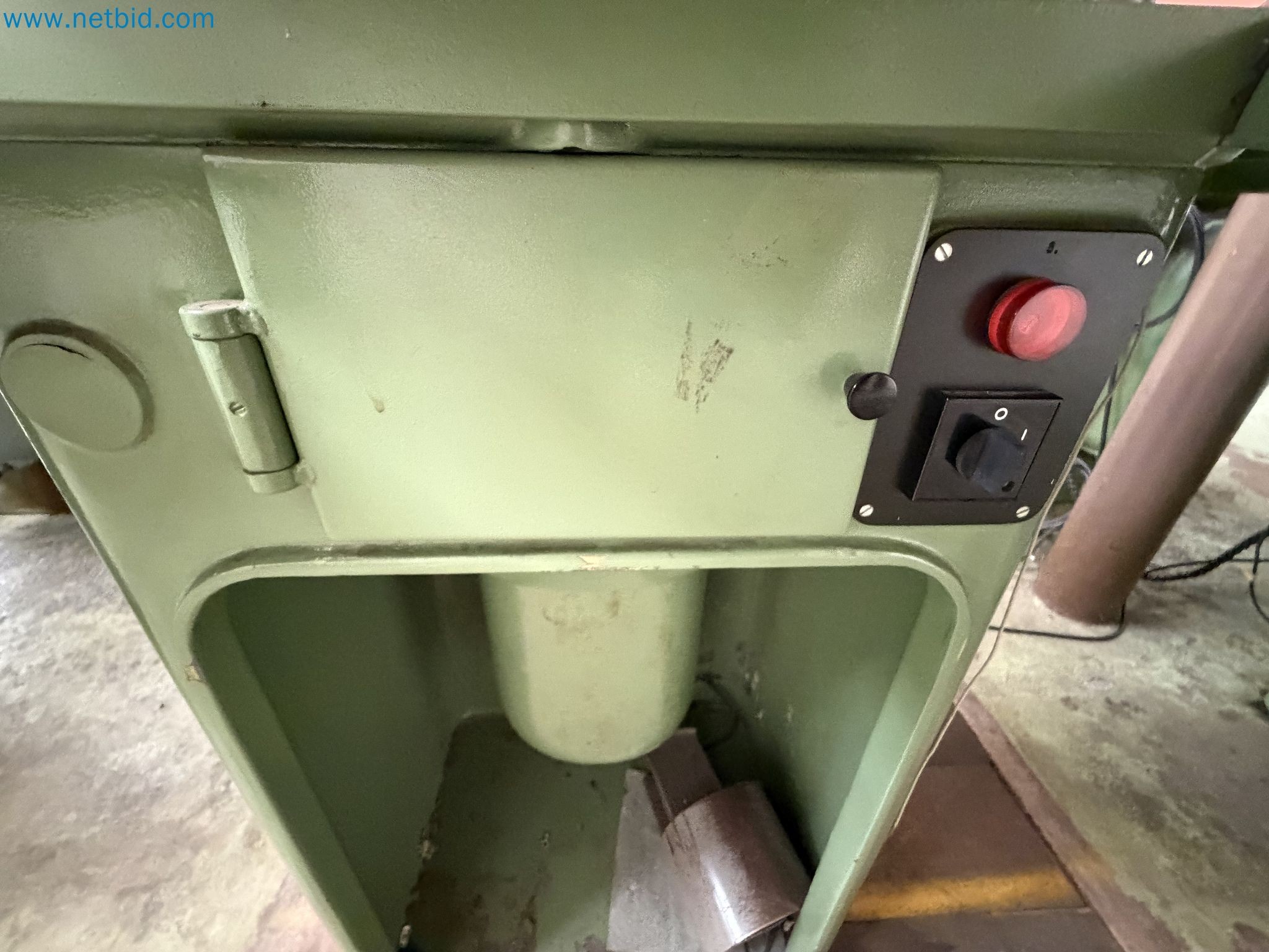 Closure of the Amiet Workshop: Swiss quality in bag lock manufacturing
-4