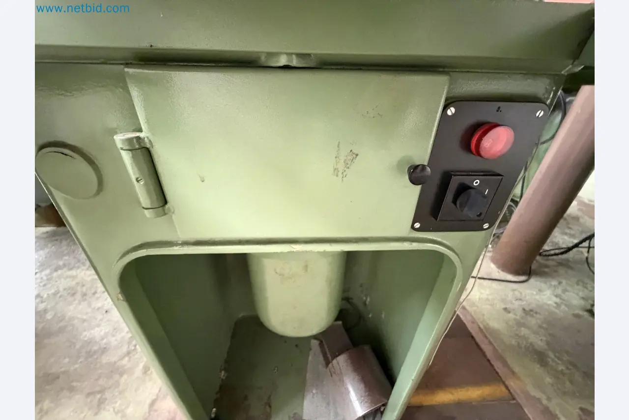 Closure of the Amiet Workshop: Swiss quality in bag lock manufacturing
-4