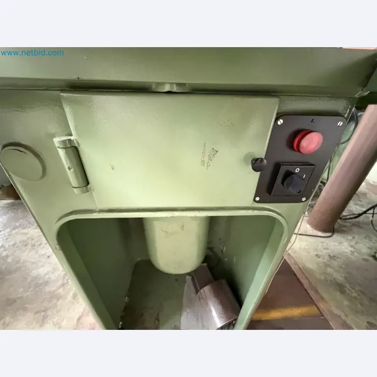 Closure of the Amiet Workshop: Swiss quality in bag lock manufacturing
-4