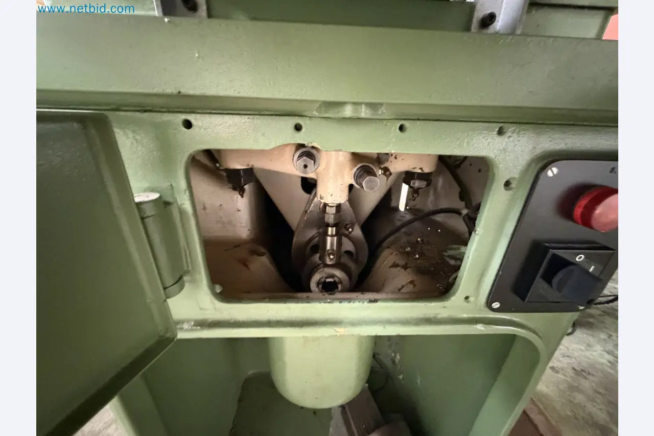 Closure of the Amiet Workshop: Swiss quality in bag lock manufacturing
-5