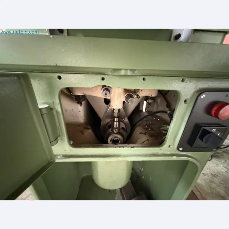 Closure of the Amiet Workshop: Swiss quality in bag lock manufacturing
-5