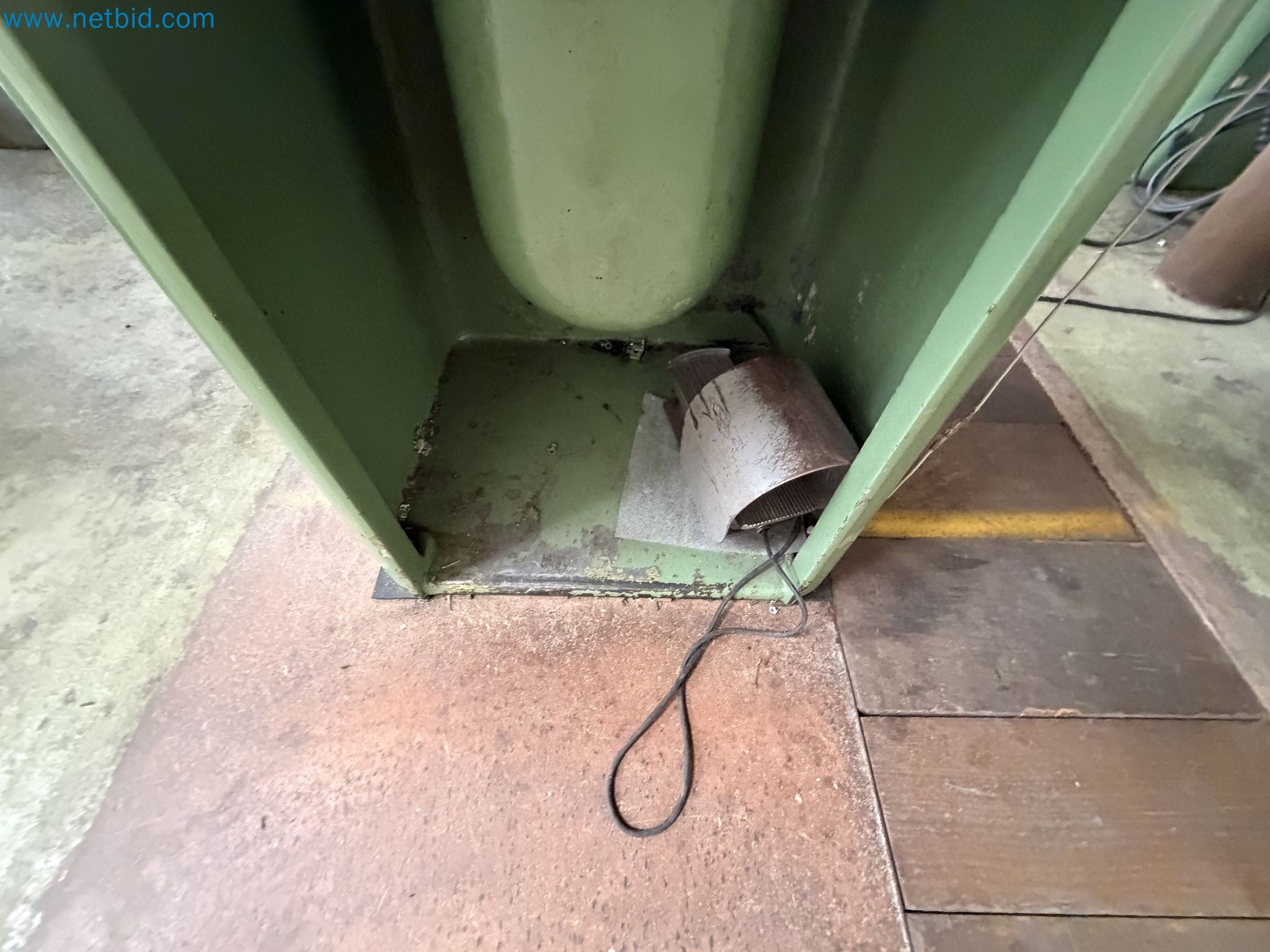 Closure of the Amiet Workshop: Swiss quality in bag lock manufacturing
-6
