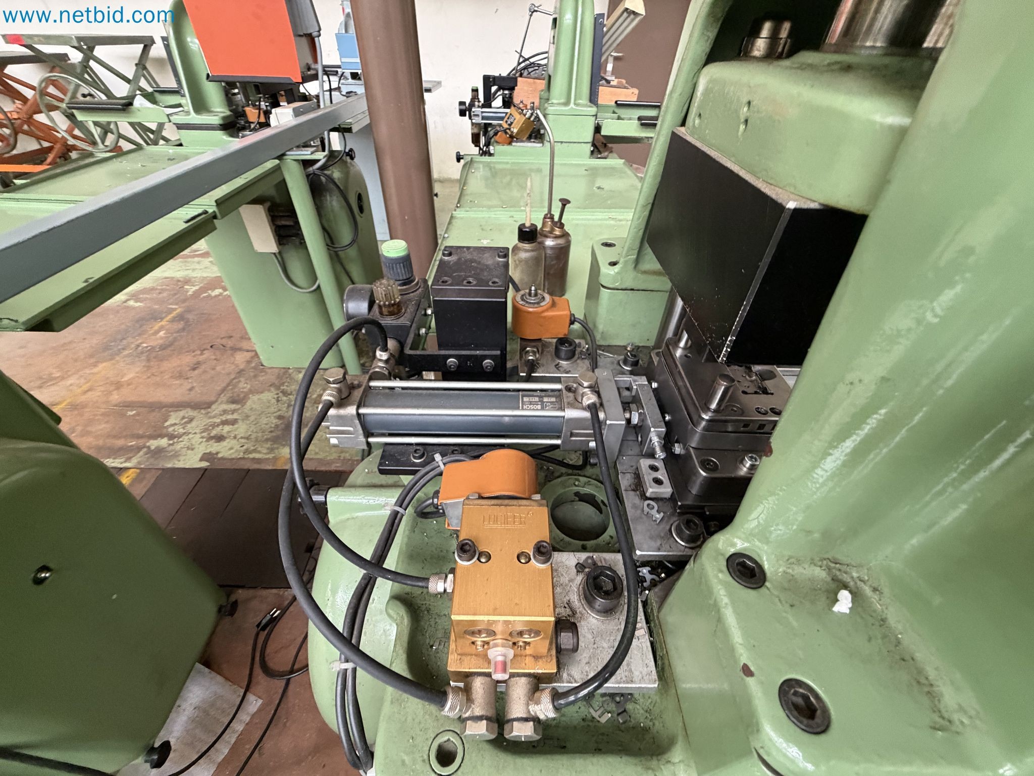 Closure of the Amiet Workshop: Swiss quality in bag lock manufacturing
-7