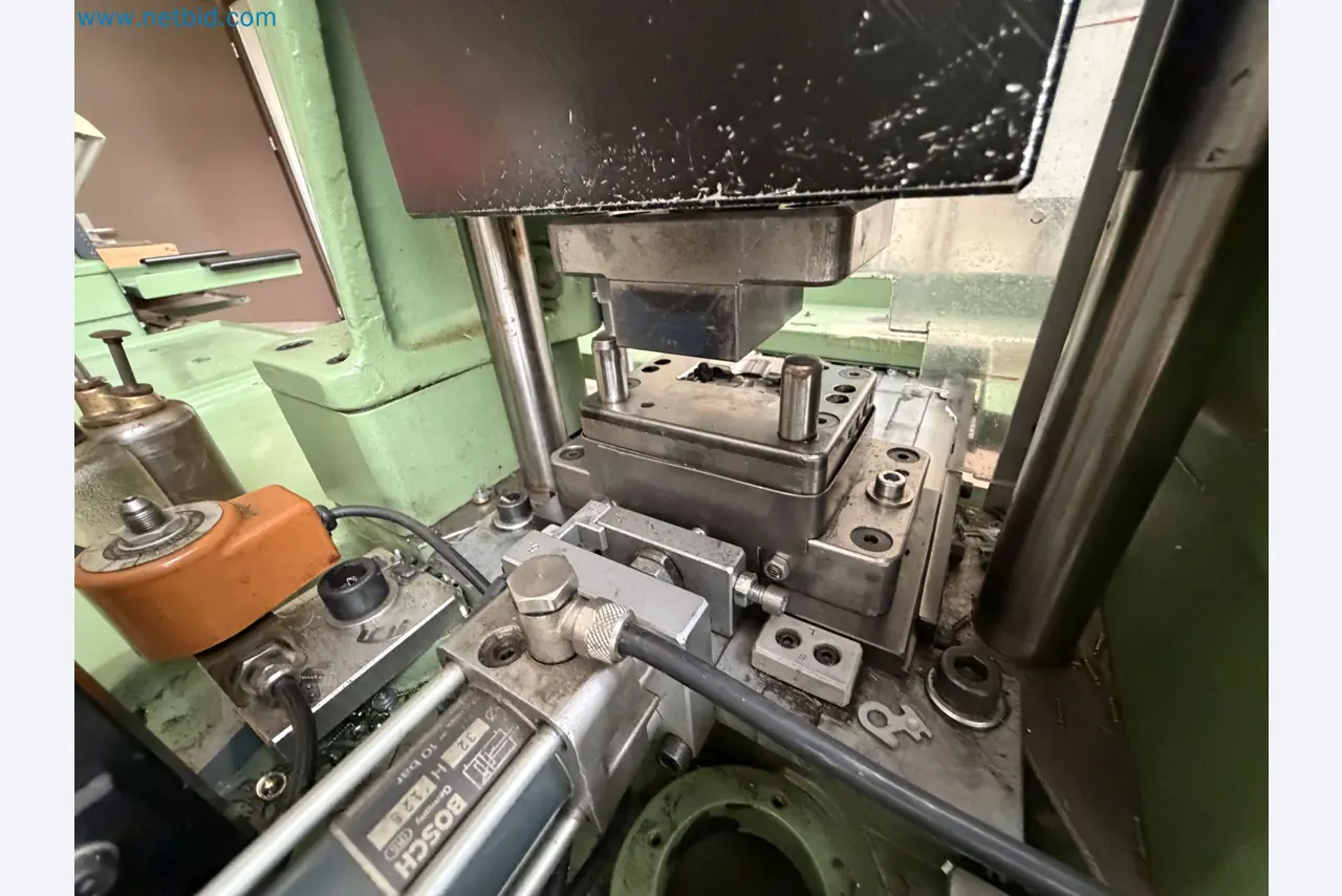 Closure of the Amiet Workshop: Swiss quality in bag lock manufacturing
-8