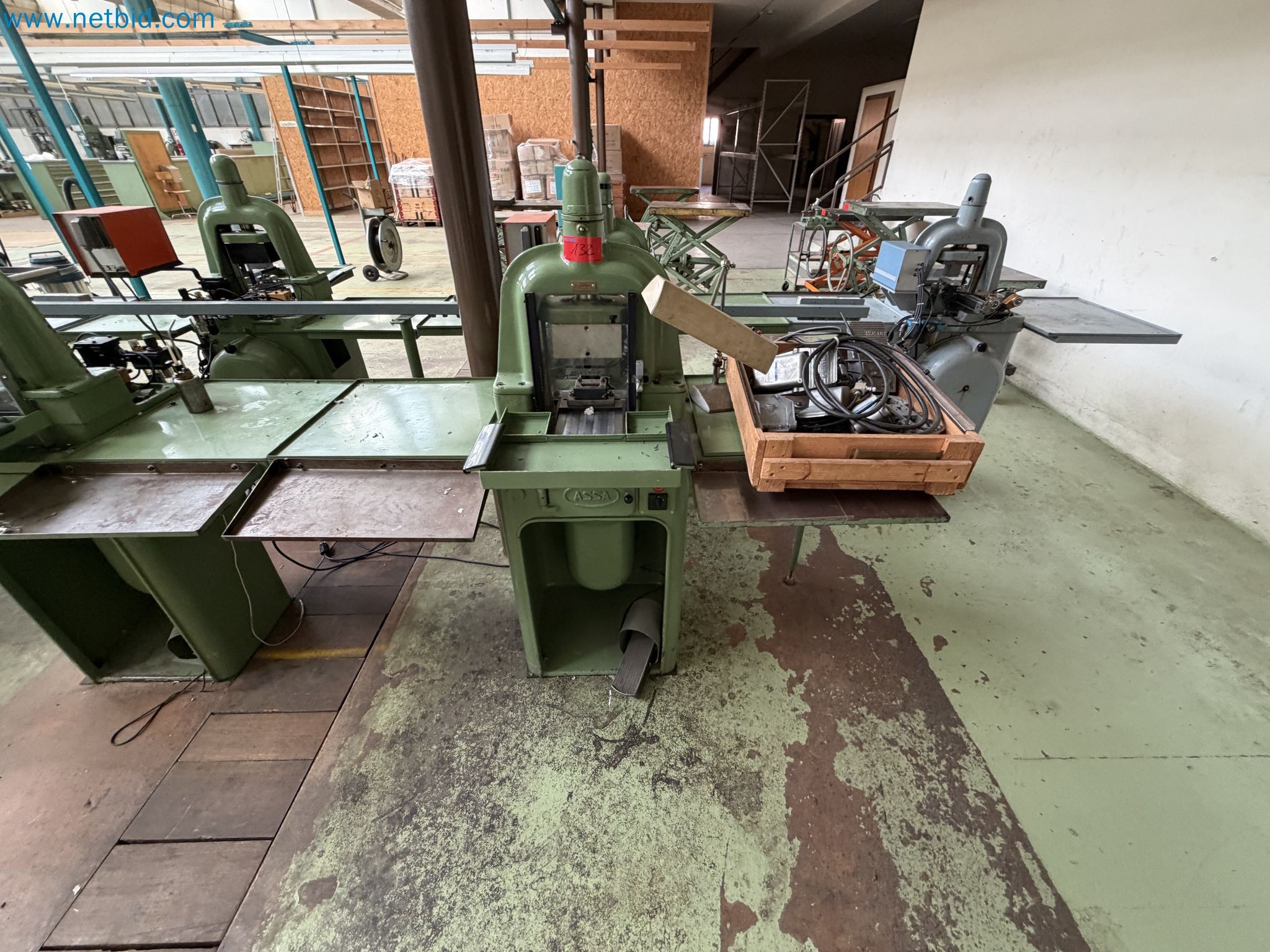 Closure of the Amiet Workshop: Swiss quality in bag lock manufacturing
-9