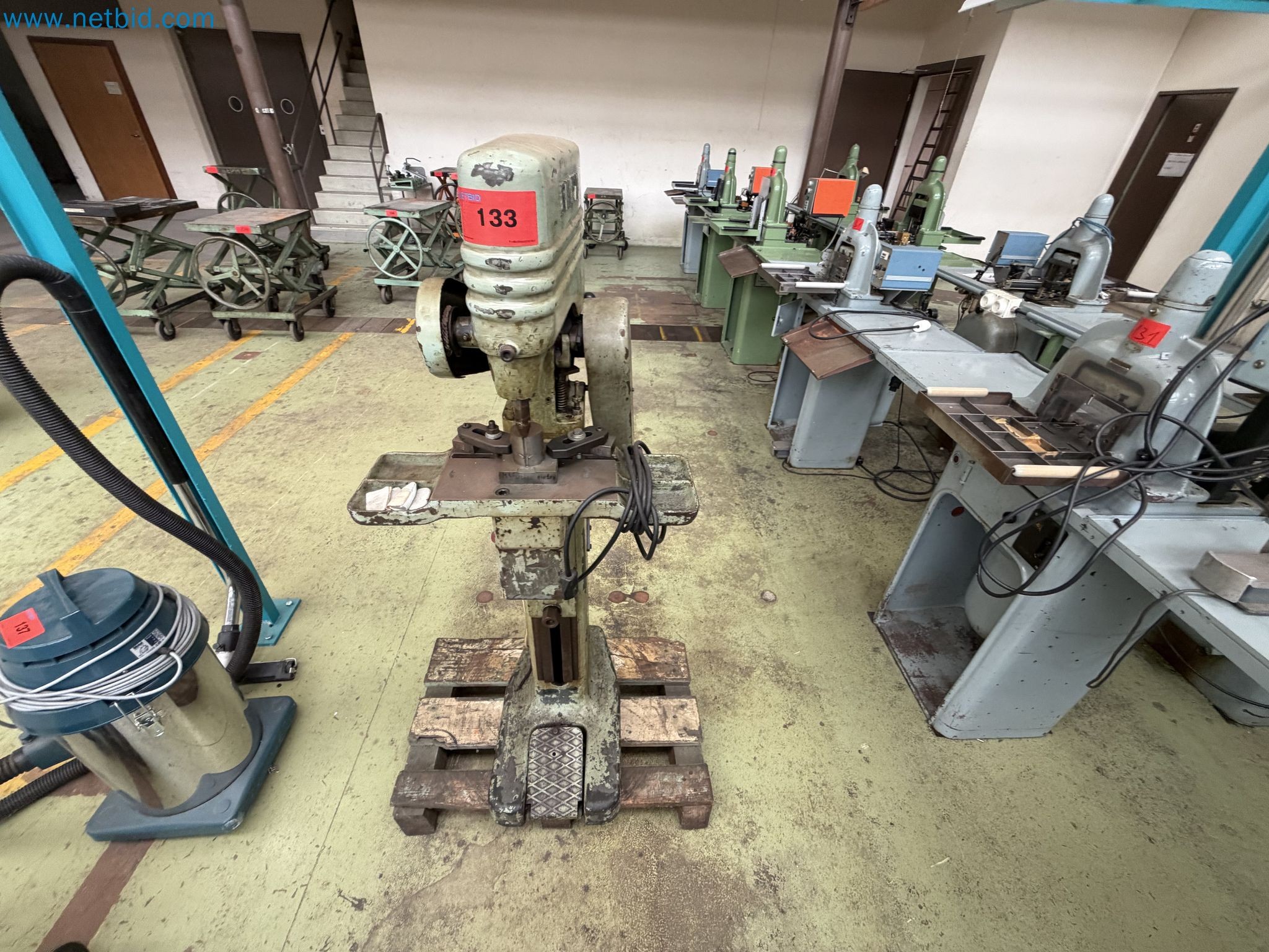 Closure of the Amiet Workshop: Swiss quality in bag lock manufacturing
-1