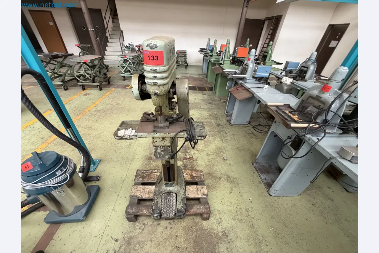 Closure of the Amiet Workshop: Swiss quality in bag lock manufacturing
-1