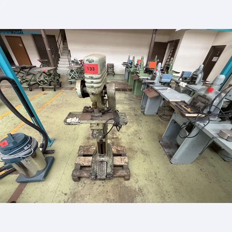 Closure of the Amiet Workshop: Swiss quality in bag lock manufacturing
-1