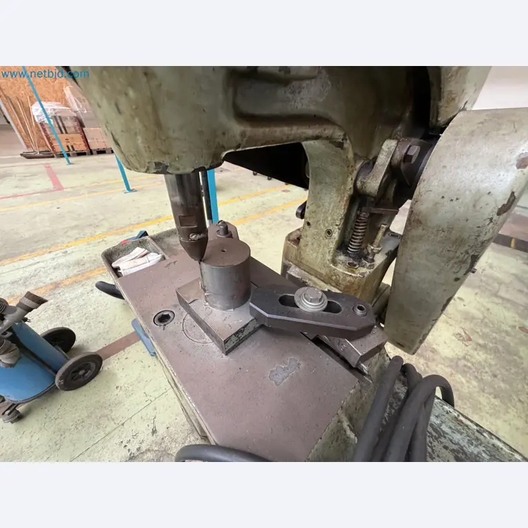 Closure of the Amiet Workshop: Swiss quality in bag lock manufacturing
-2