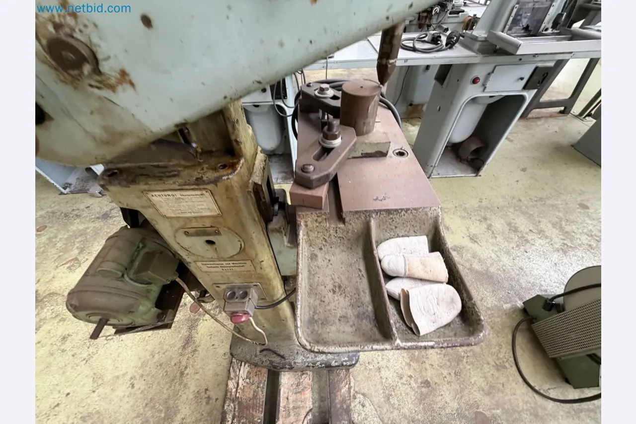 Closure of the Amiet Workshop: Swiss quality in bag lock manufacturing
-8