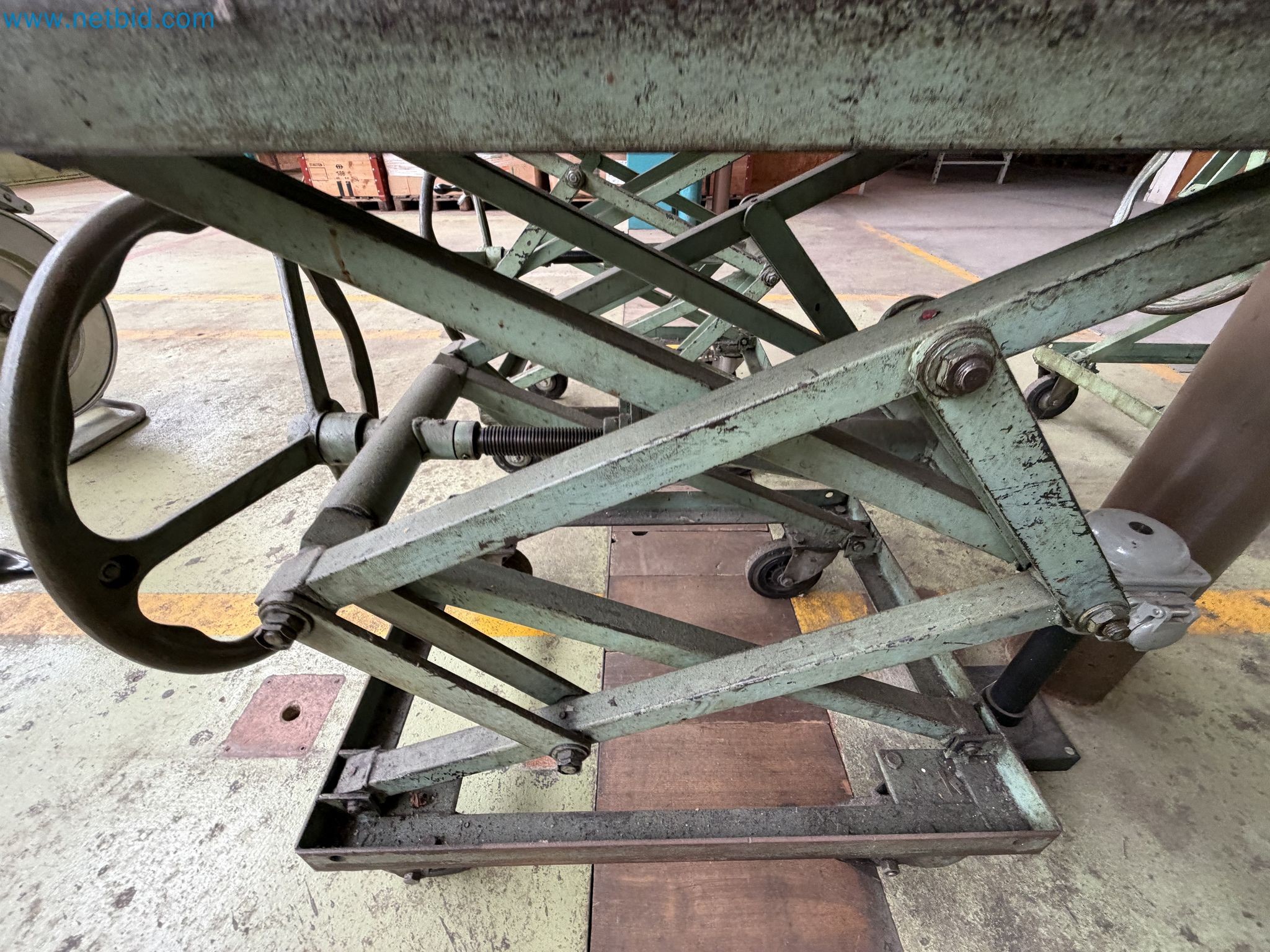 Closure of the Amiet Workshop: Swiss quality in bag lock manufacturing
-11