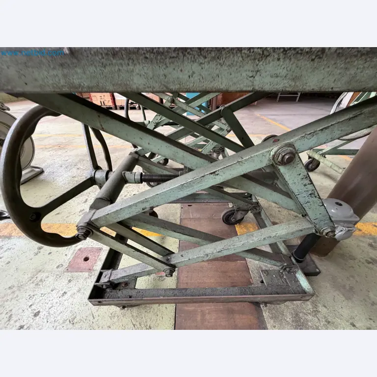 Closure of the Amiet Workshop: Swiss quality in bag lock manufacturing
-11