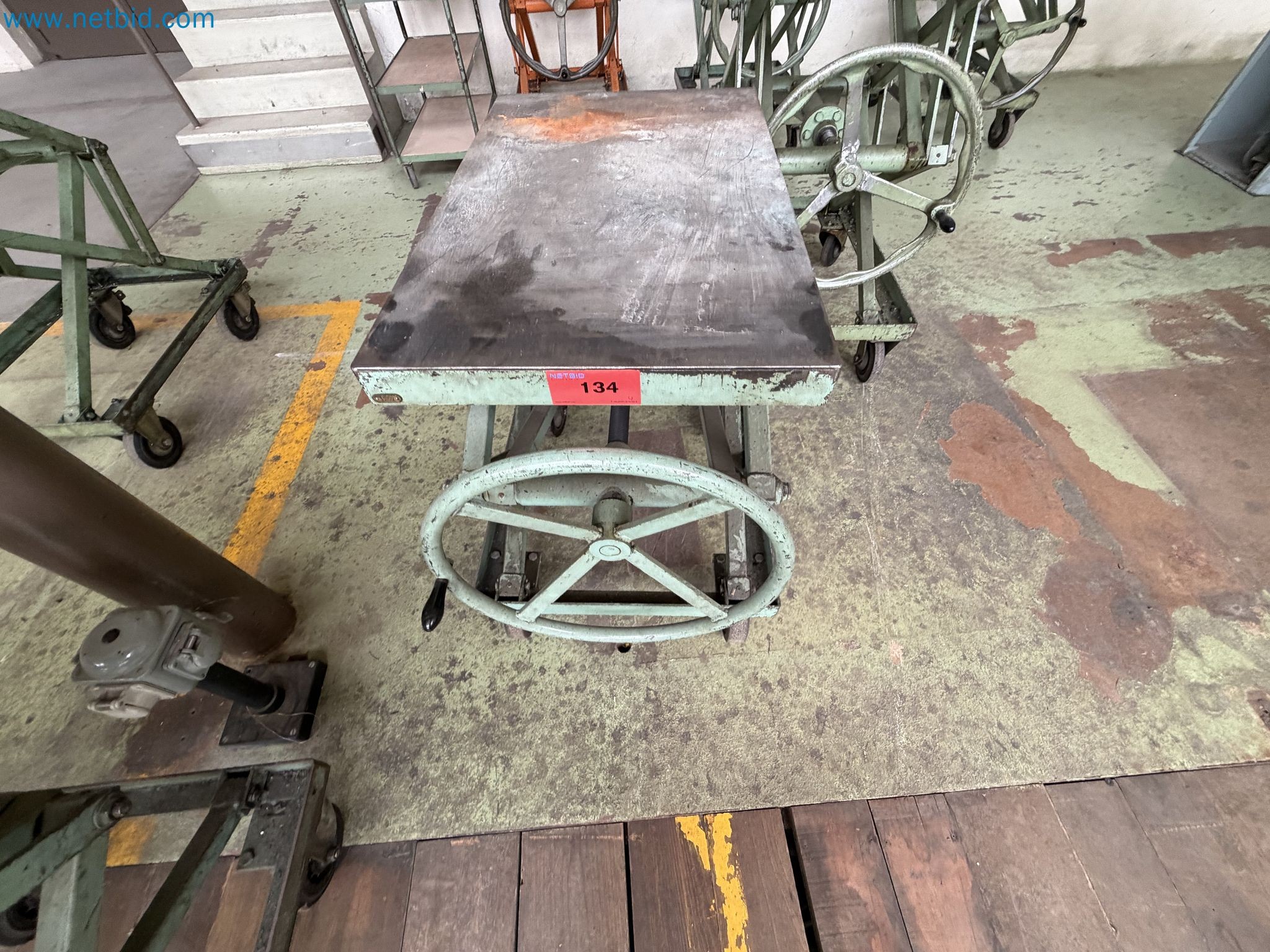 Closure of the Amiet Workshop: Swiss quality in bag lock manufacturing
-12