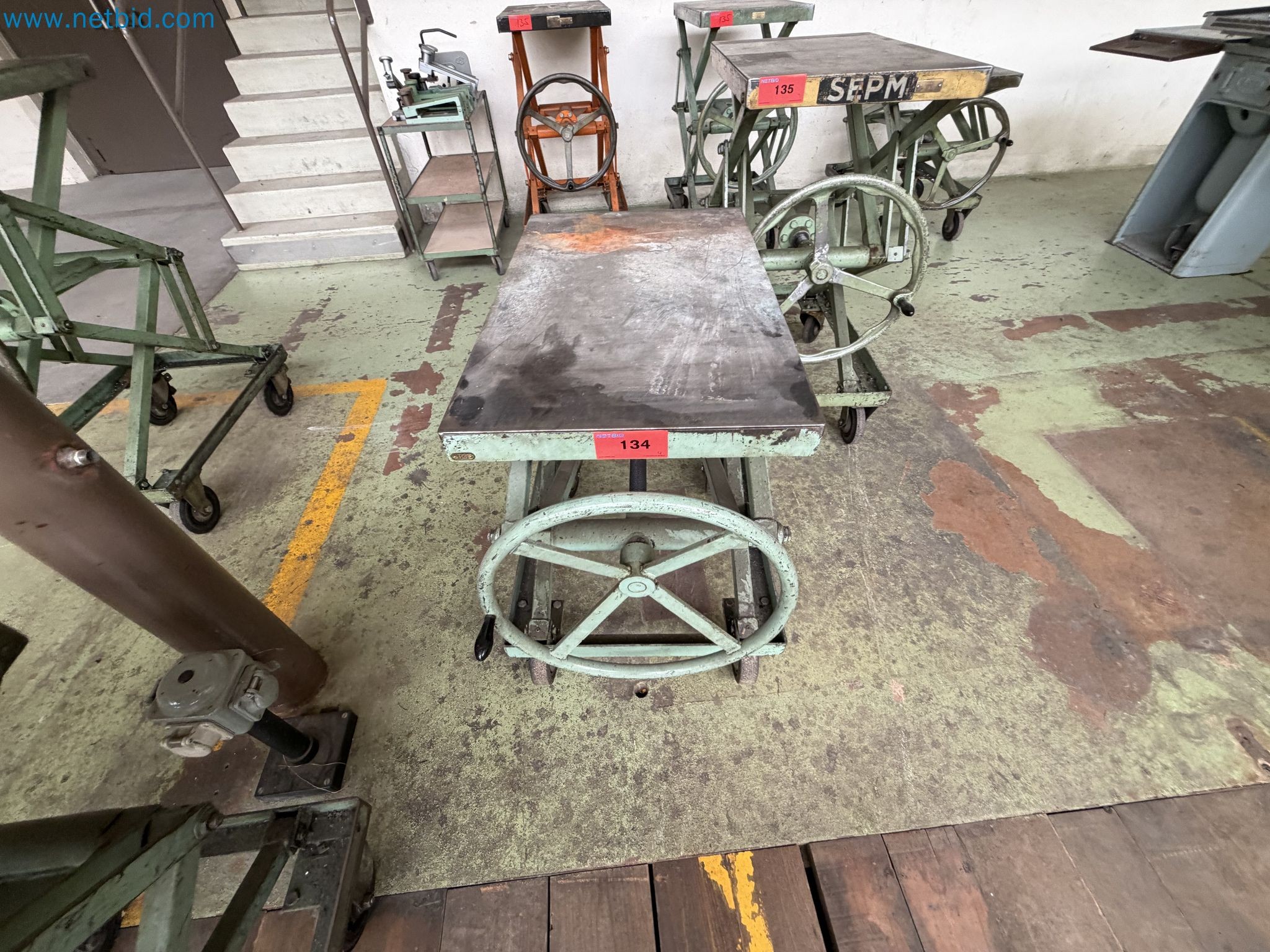 Closure of the Amiet Workshop: Swiss quality in bag lock manufacturing
-13