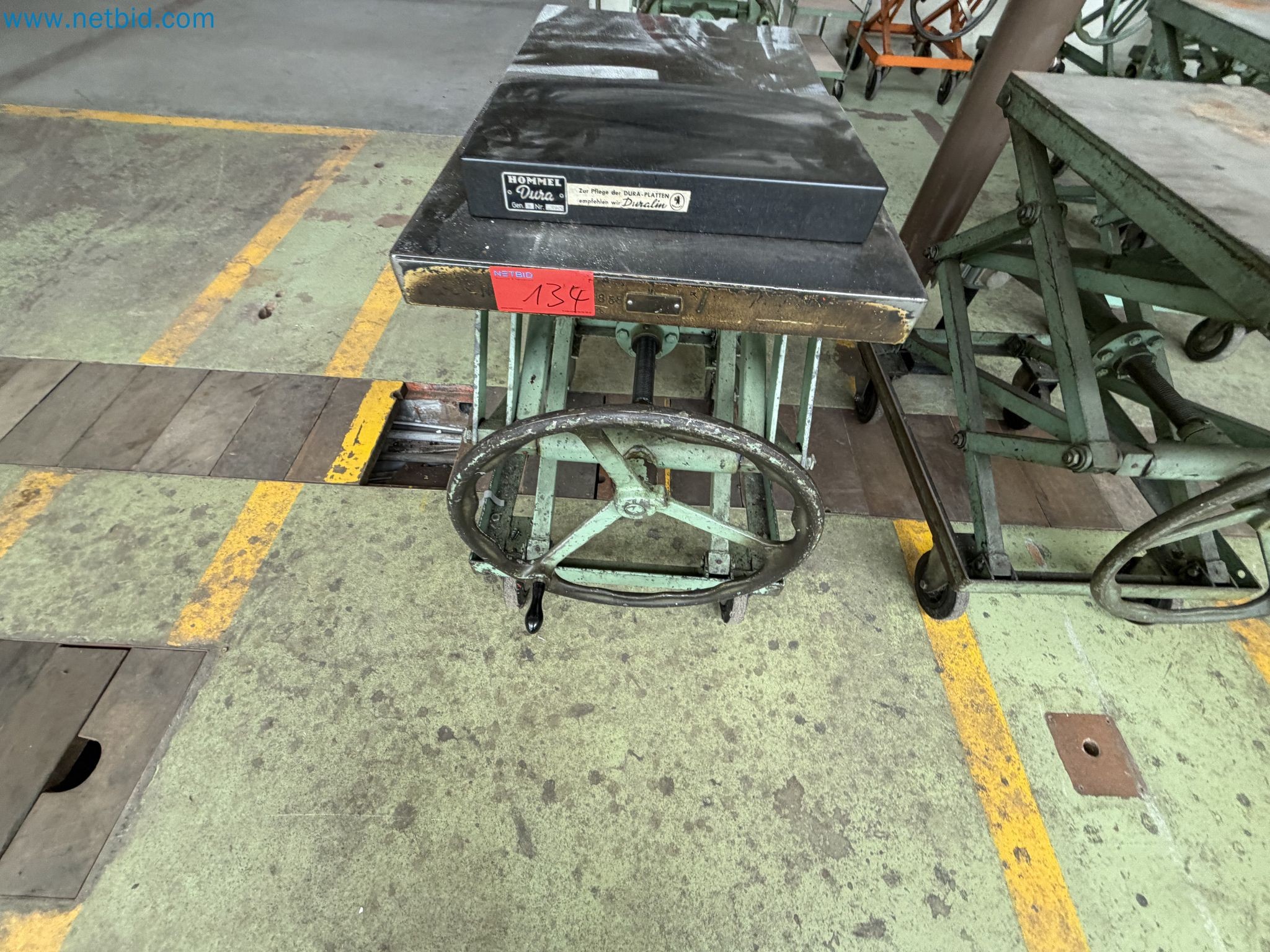 Closure of the Amiet Workshop: Swiss quality in bag lock manufacturing
-1