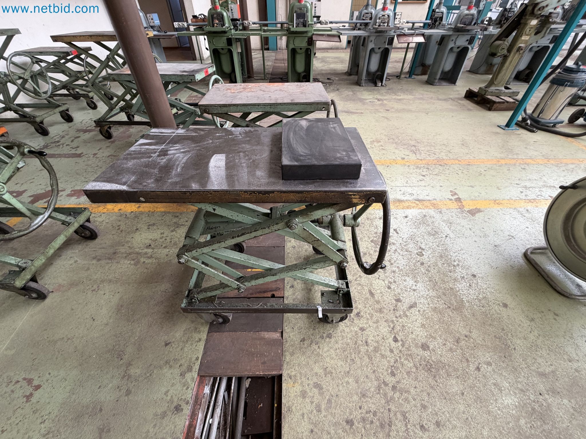 Closure of the Amiet Workshop: Swiss quality in bag lock manufacturing
-2