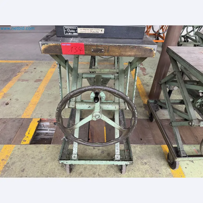 Closure of the Amiet Workshop: Swiss quality in bag lock manufacturing
-3