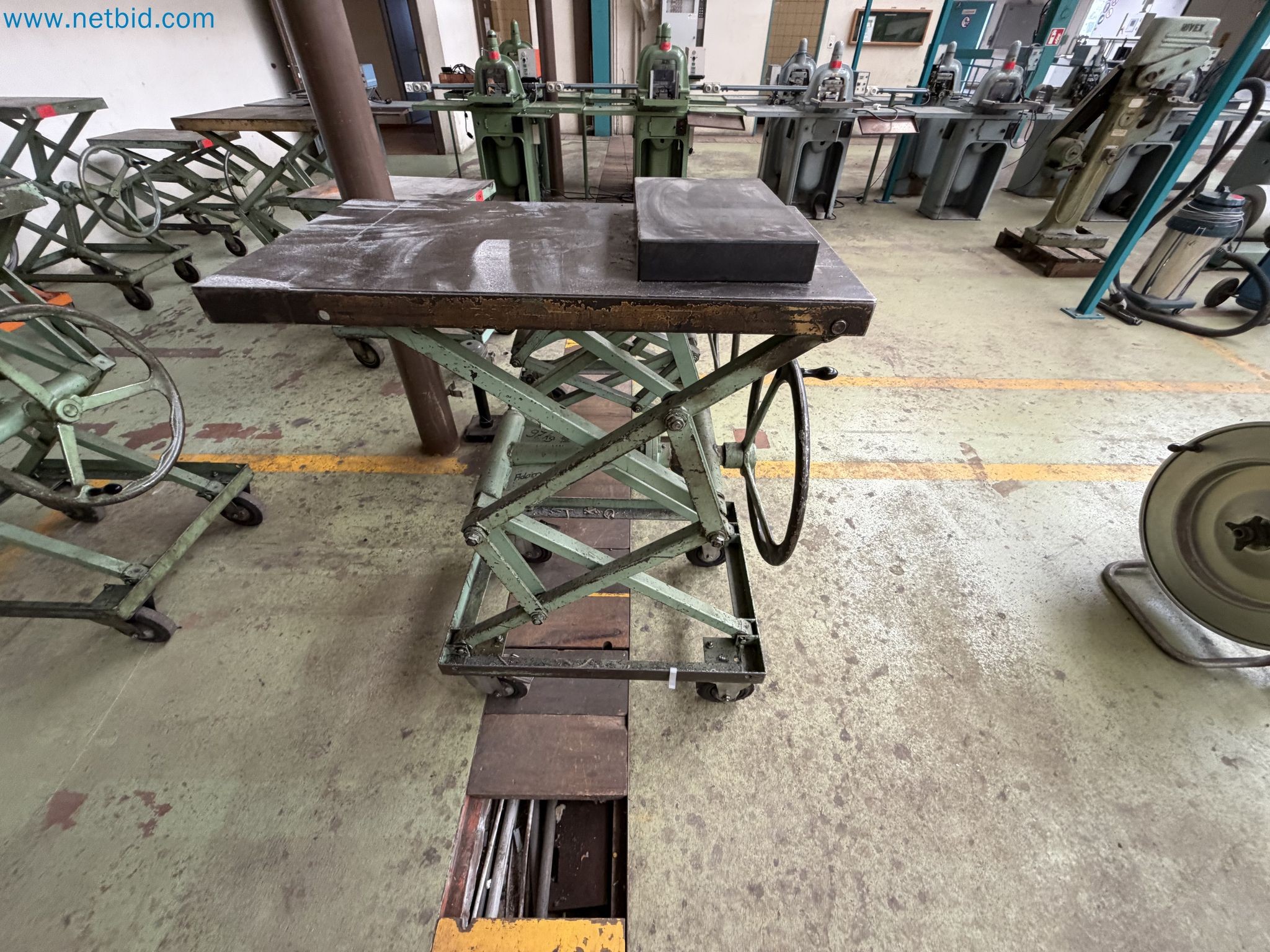 Closure of the Amiet Workshop: Swiss quality in bag lock manufacturing
-4