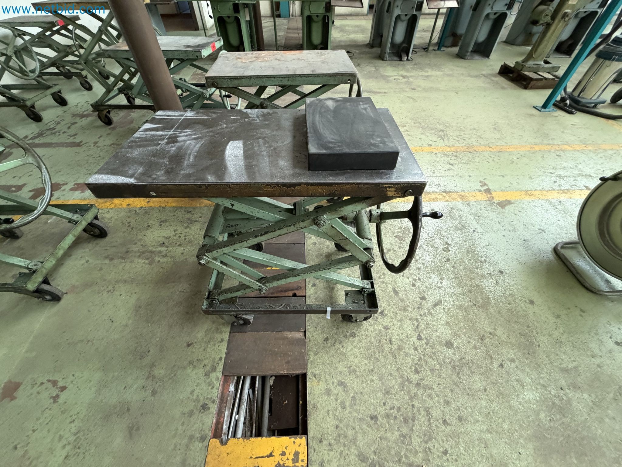 Closure of the Amiet Workshop: Swiss quality in bag lock manufacturing
-5