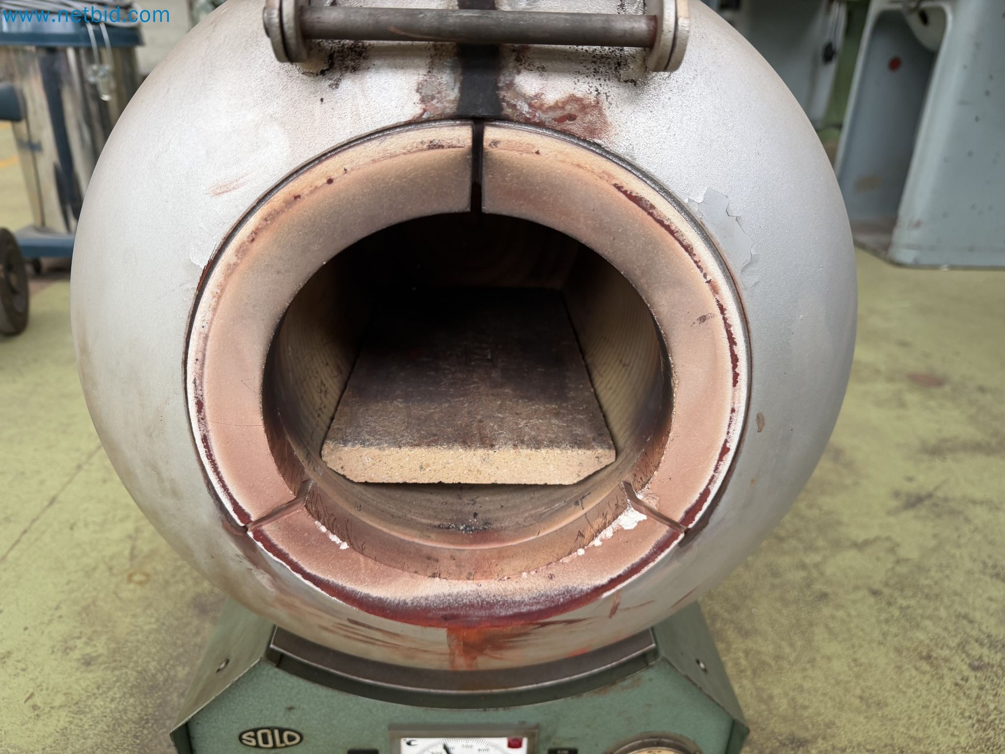 Closure of the Amiet Workshop: Swiss quality in bag lock manufacturing
-2