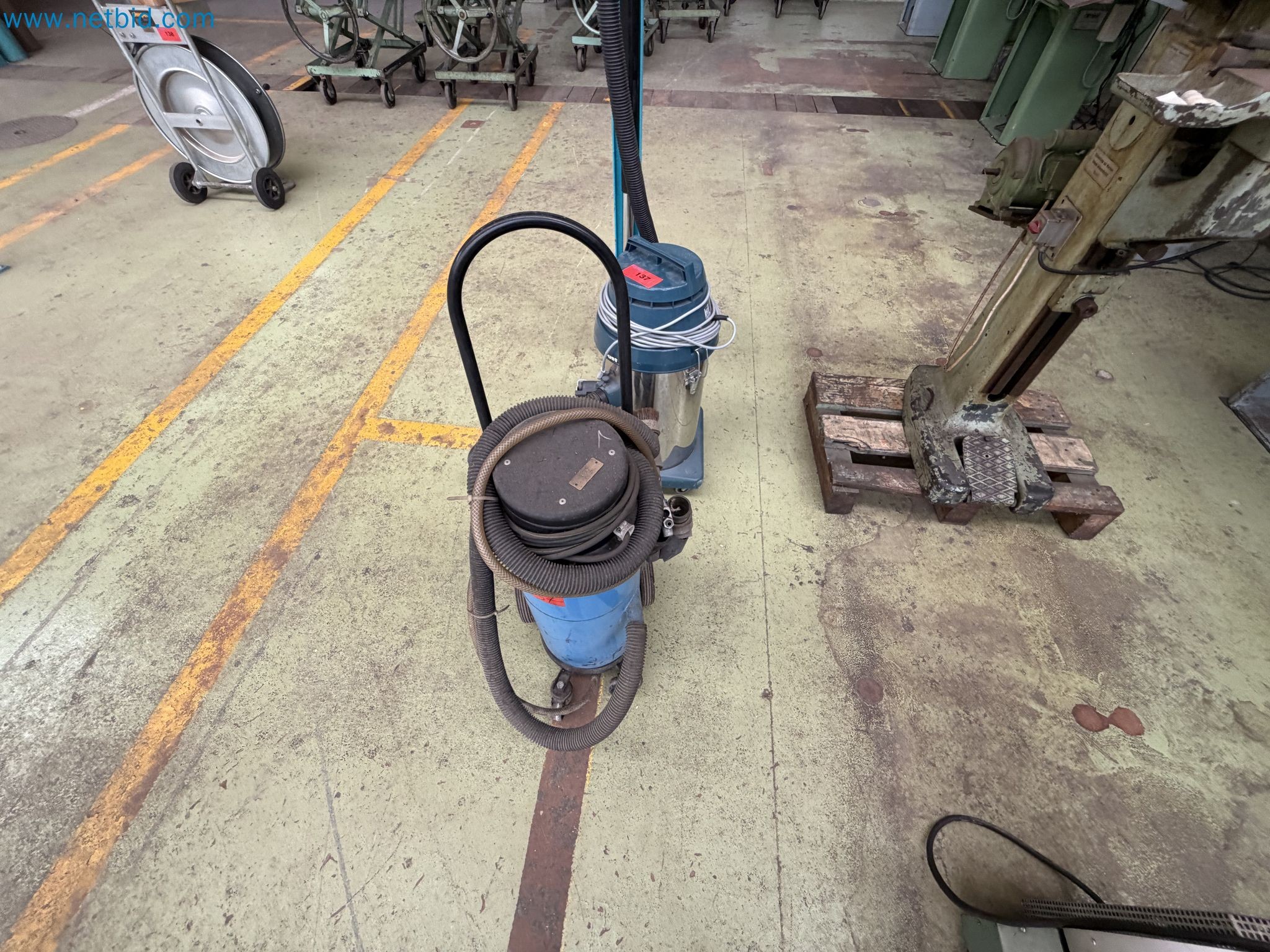 Closure of the Amiet Workshop: Swiss quality in bag lock manufacturing
-1